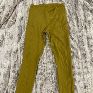 lululemon leggings with pockets excellent condition